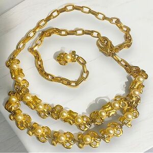 Vintage 1980s Chunky Goldtone Metal Faux pearl Dangle Chain Belt